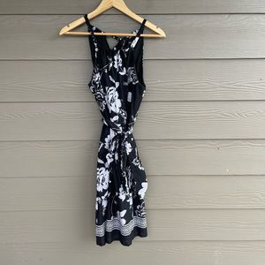 White House Black Market wrap tie floral dress with pockets